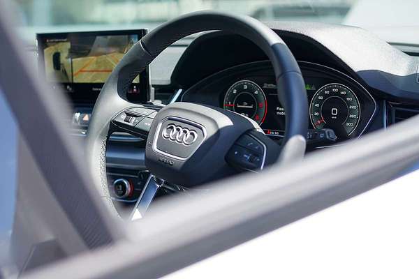 2024 Audi Q5 40 TDI S line FY