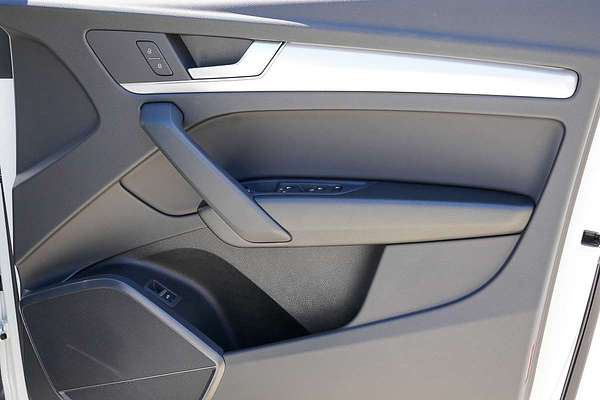 2024 Audi Q5 40 TDI S line FY