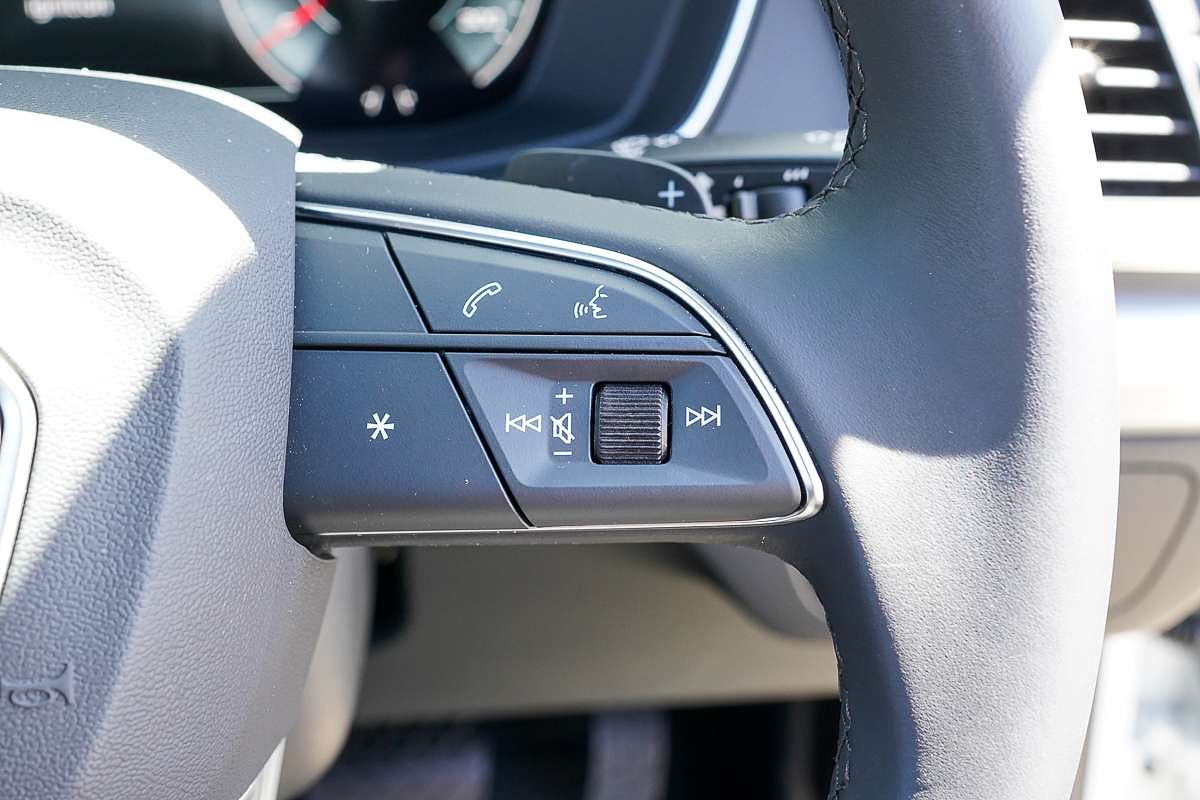 2024 Audi Q5 40 TDI S line FY