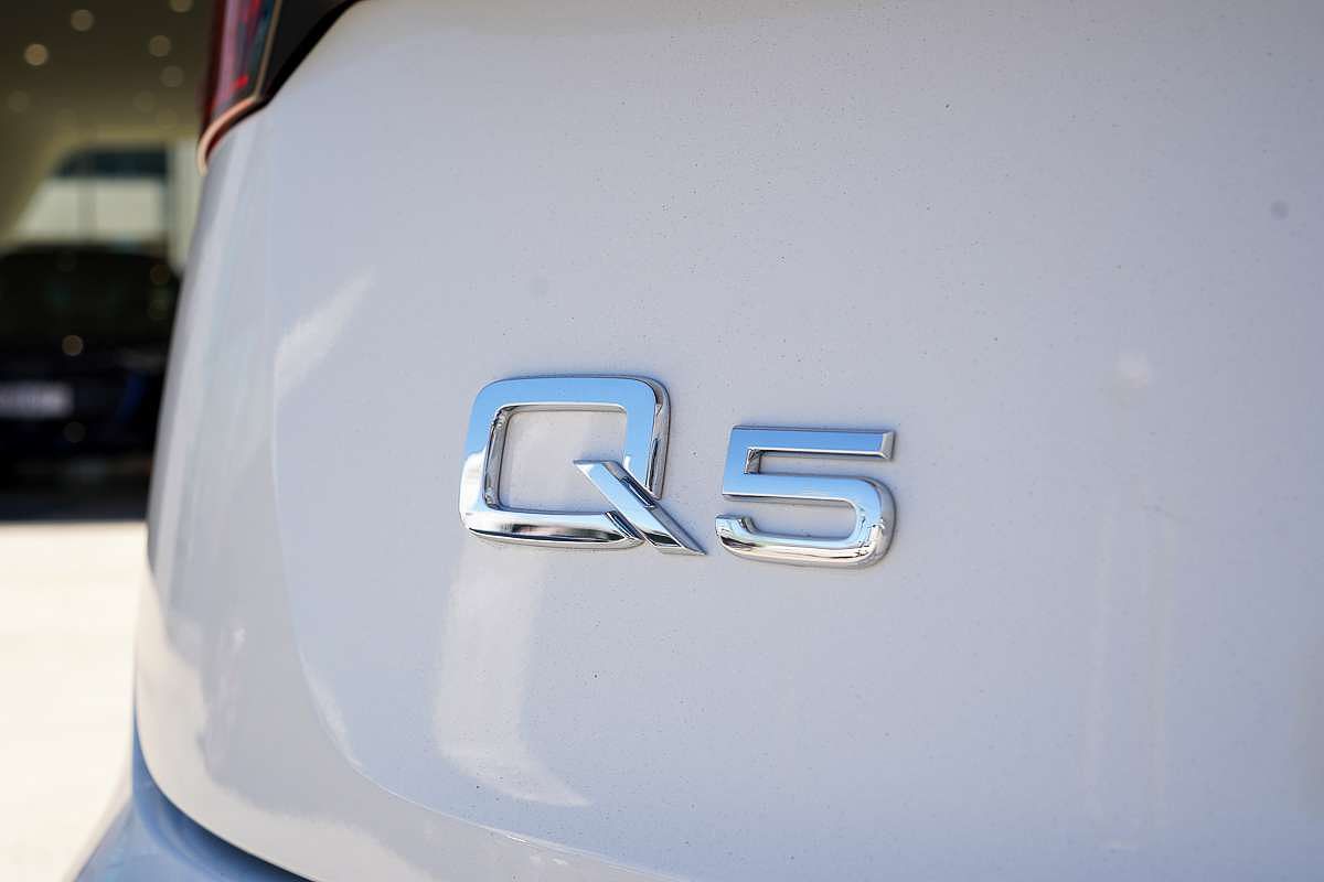 2024 Audi Q5 40 TDI S line FY