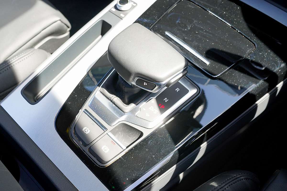 2024 Audi Q5 40 TDI S line FY