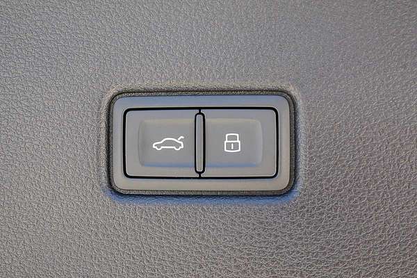 2024 Audi Q5 40 TDI S line FY