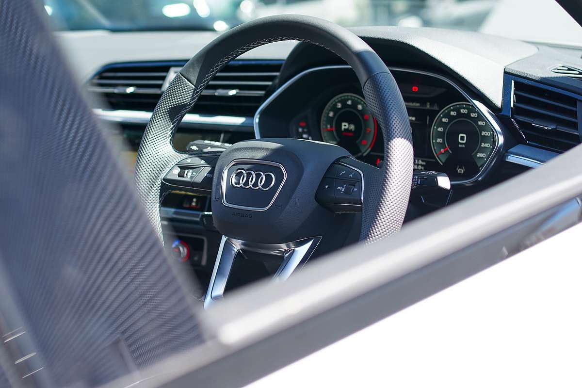 2025 Audi Q3 40 TFSI S line F3