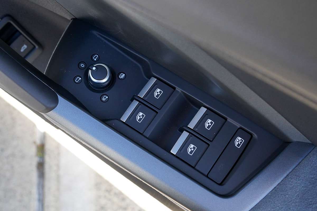 2025 Audi Q3 40 TFSI S line F3