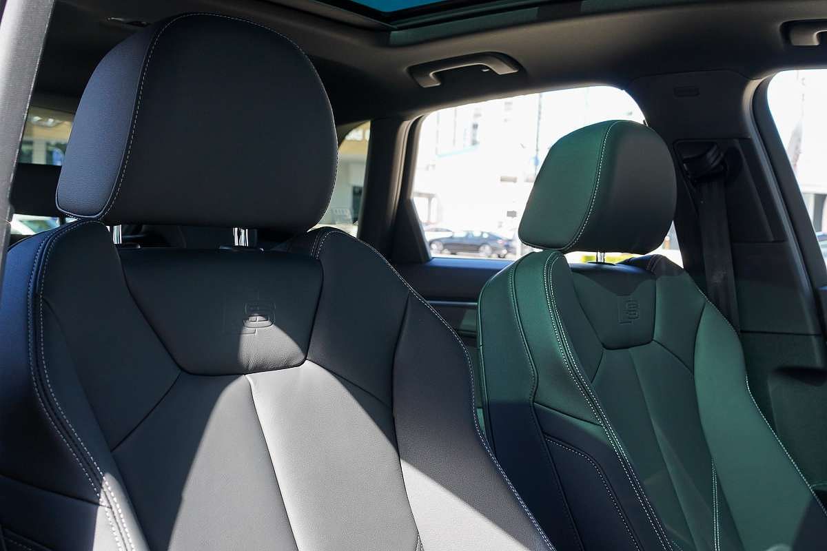 2025 Audi Q3 40 TFSI S line F3