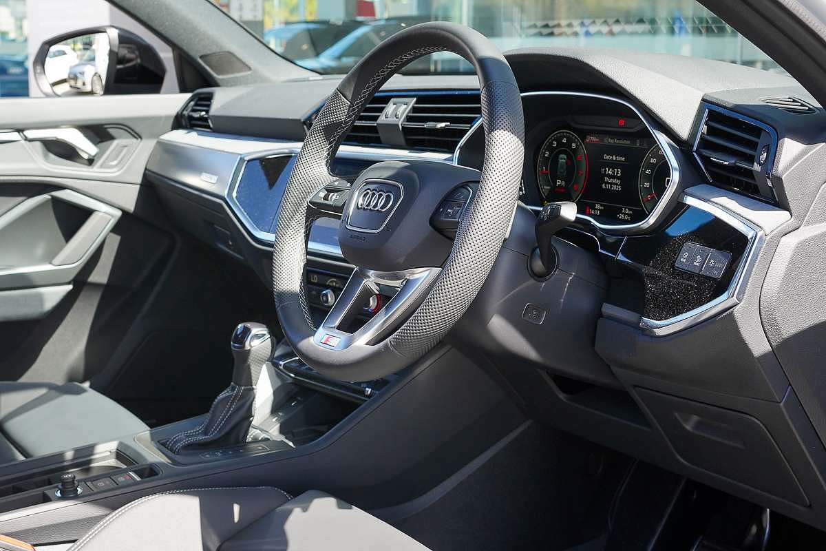 2025 Audi Q3 40 TFSI S line F3