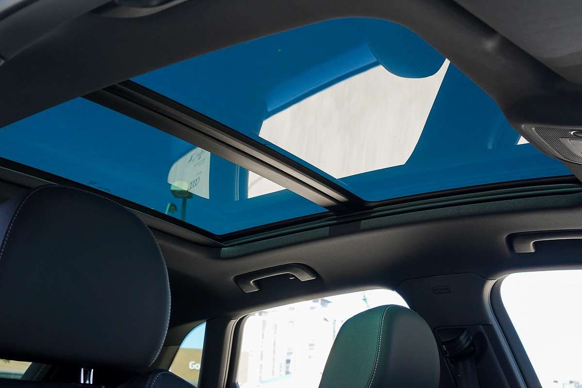 2025 Audi Q3 40 TFSI S line F3