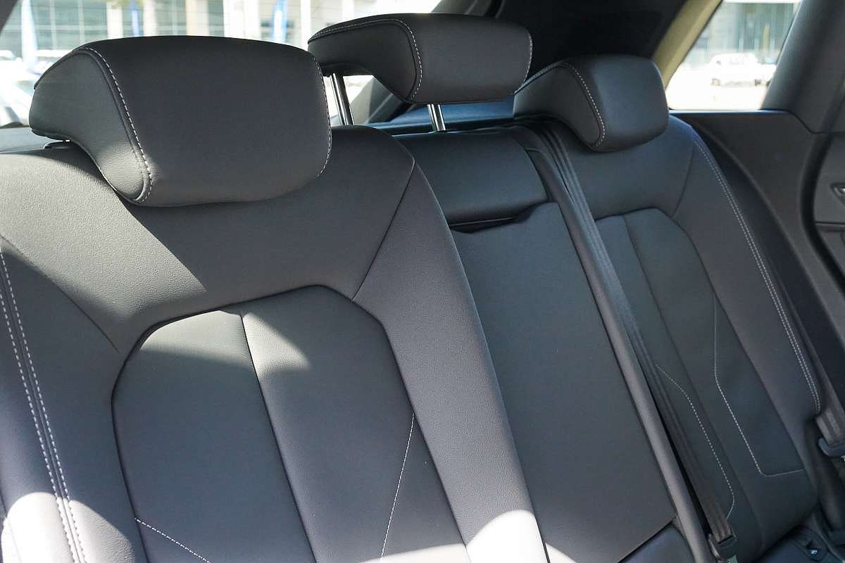 2025 Audi Q3 40 TFSI S line F3