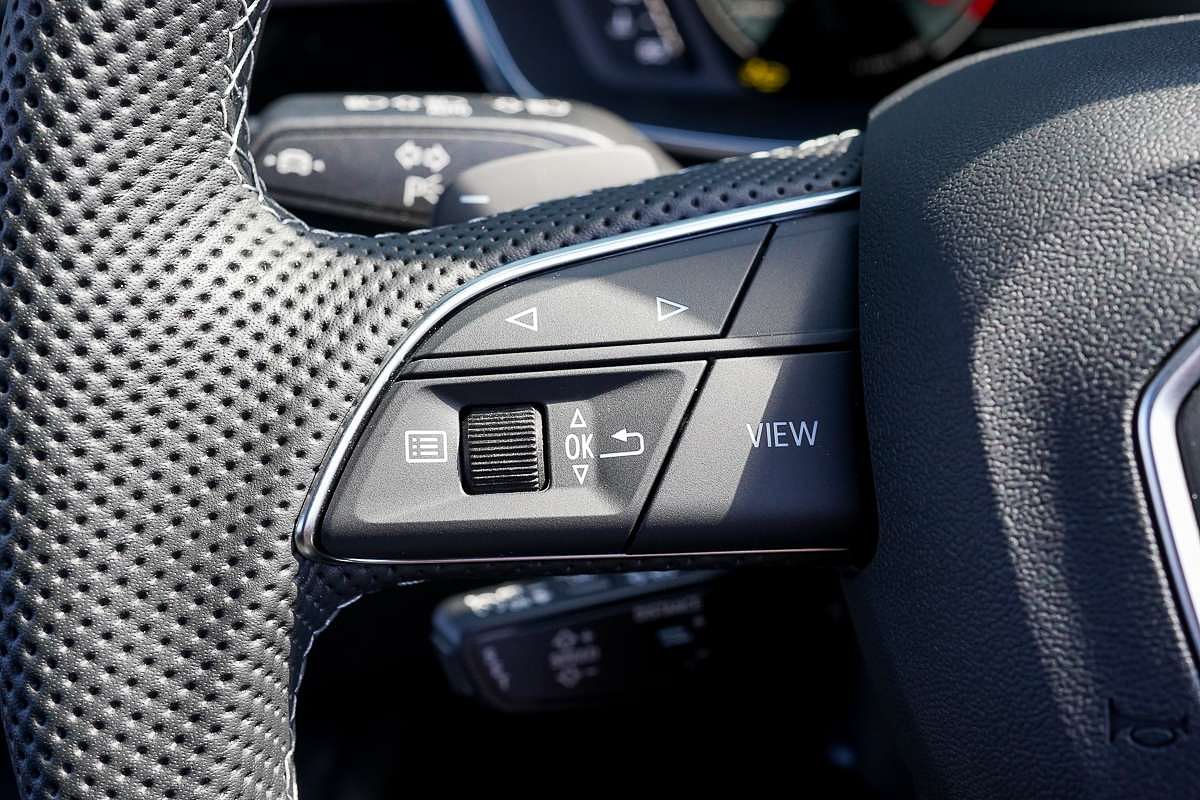 2025 Audi Q3 40 TFSI S line F3