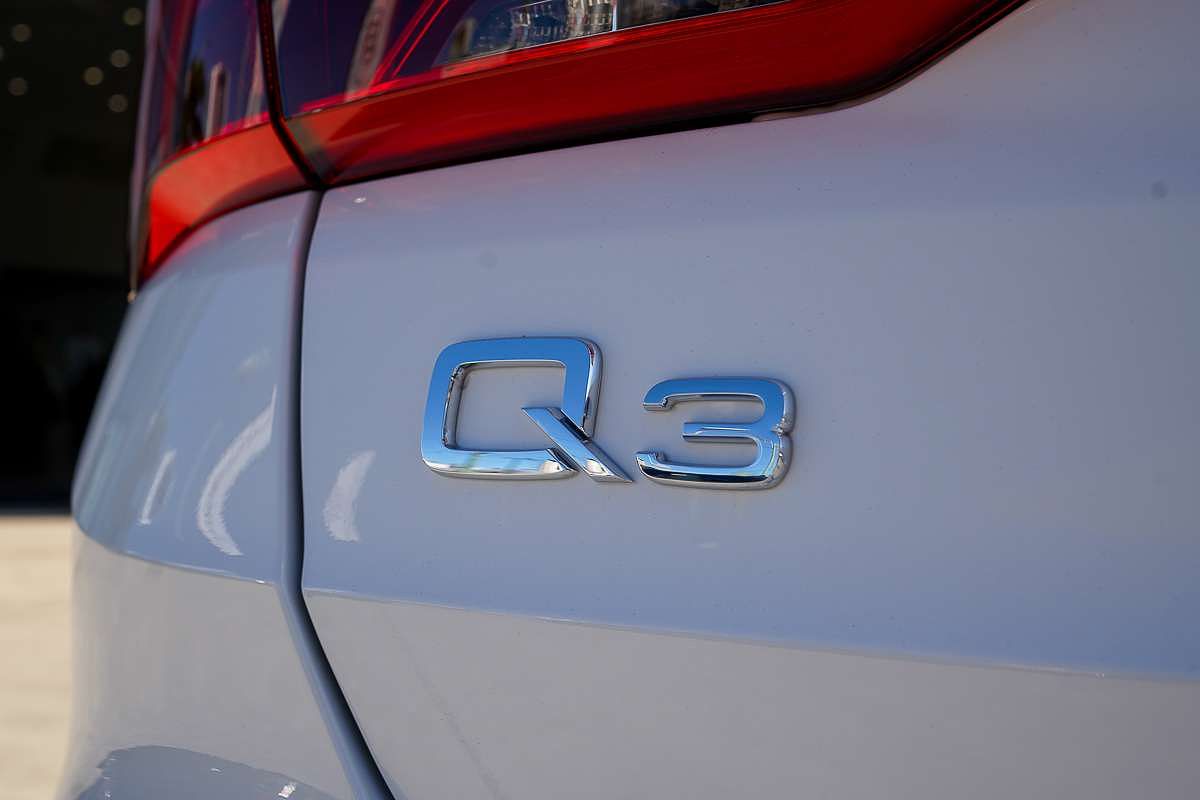 2025 Audi Q3 40 TFSI S line F3