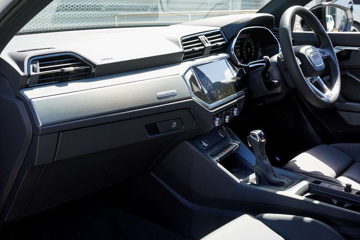 2025 Audi Q3 40 TFSI S line F3