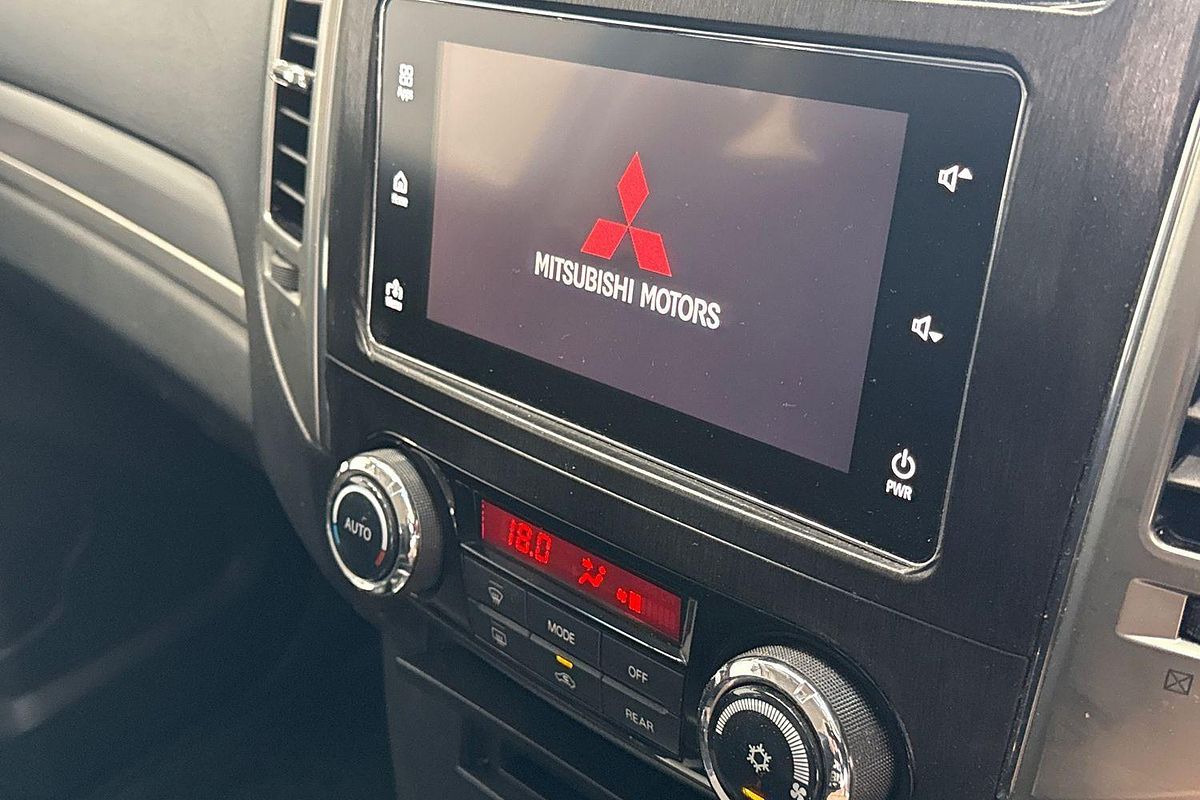 2017 Mitsubishi Pajero GLS NX