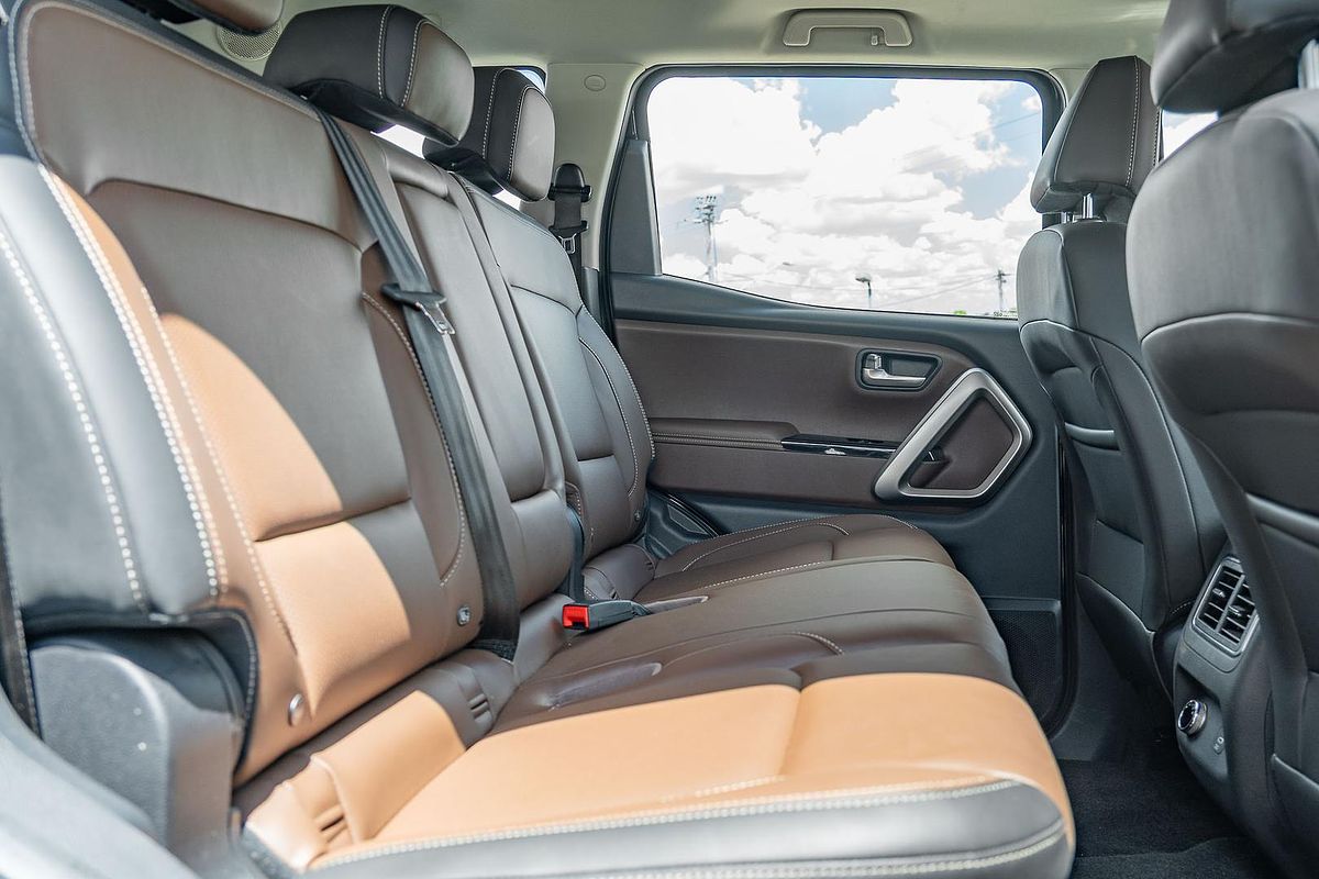 2025 Mahindra Scorpio Z8L