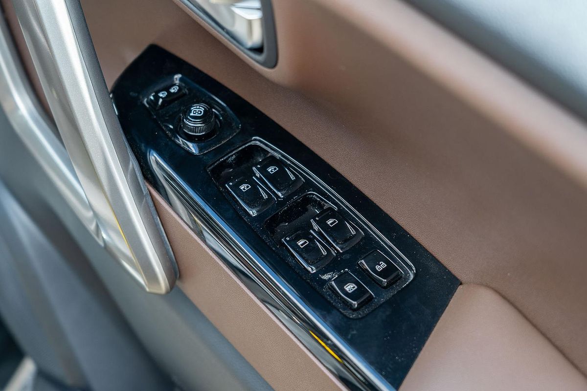 2025 Mahindra Scorpio Z8L