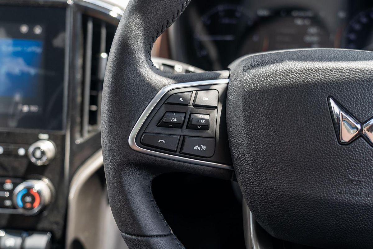 2025 Mahindra Scorpio Z8L