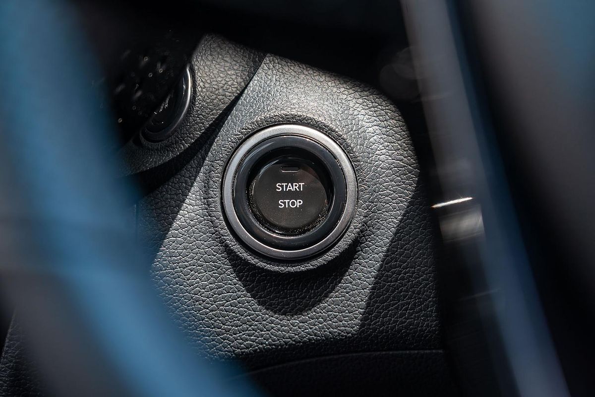 2025 Mahindra XUV3XO AX7L