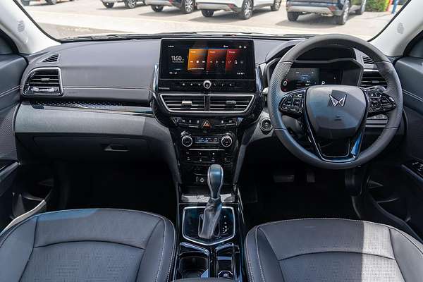 2025 Mahindra XUV3XO AX7L