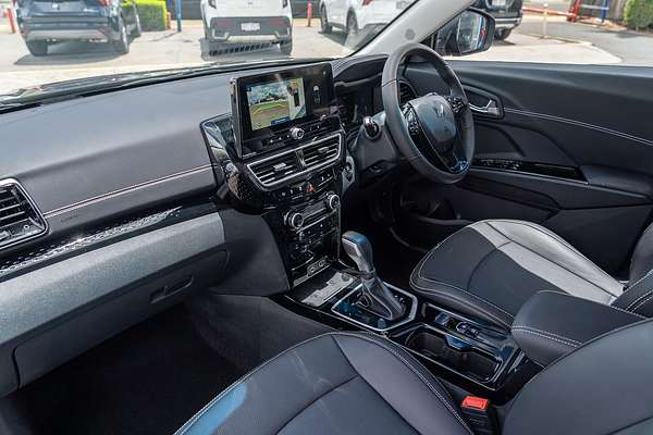 2025 Mahindra XUV3XO AX7L