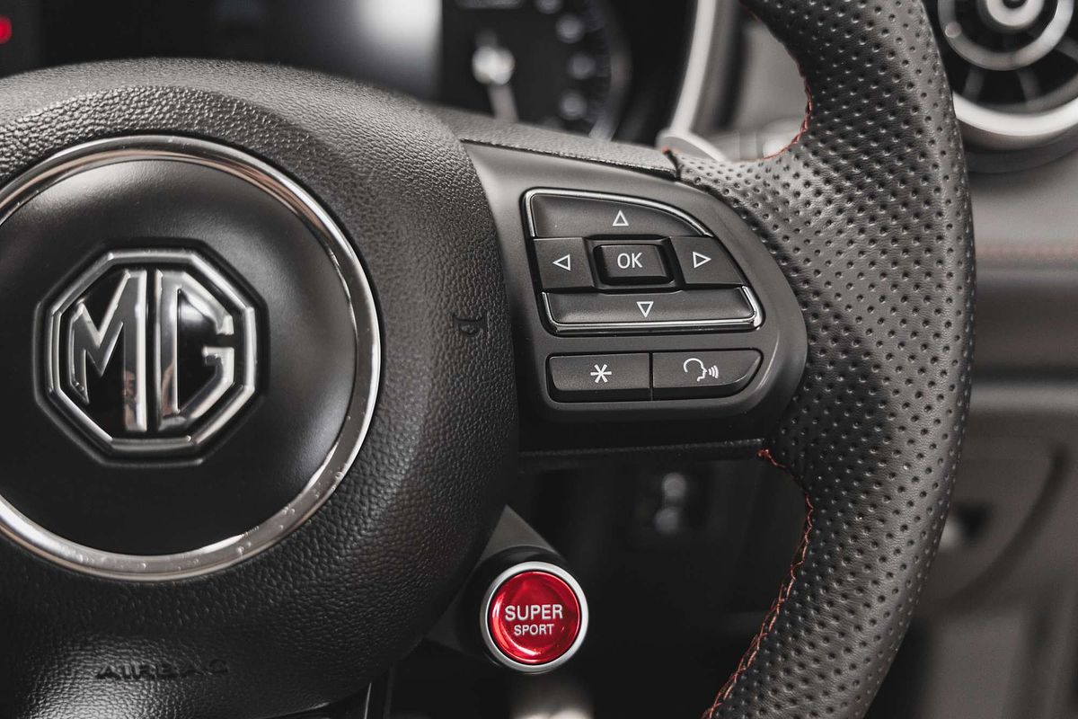 2024 MG HS Excite SAS23