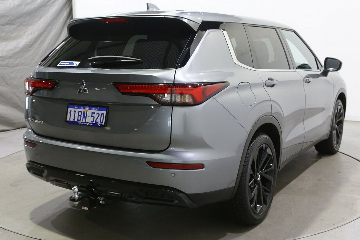 2023 Mitsubishi Outlander Black Edition ZM