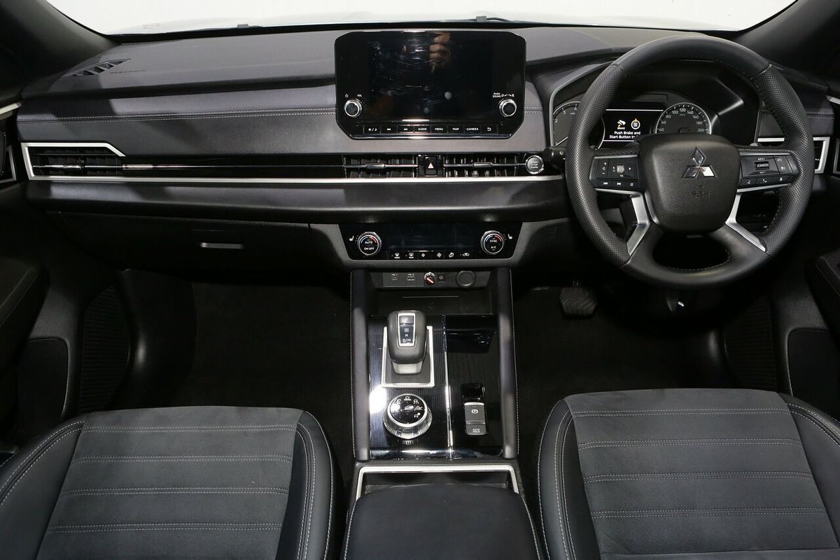 2023 Mitsubishi Outlander Black Edition ZM