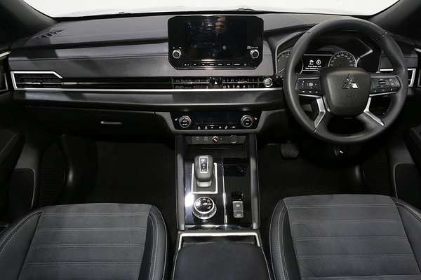 2023 Mitsubishi Outlander Black Edition ZM