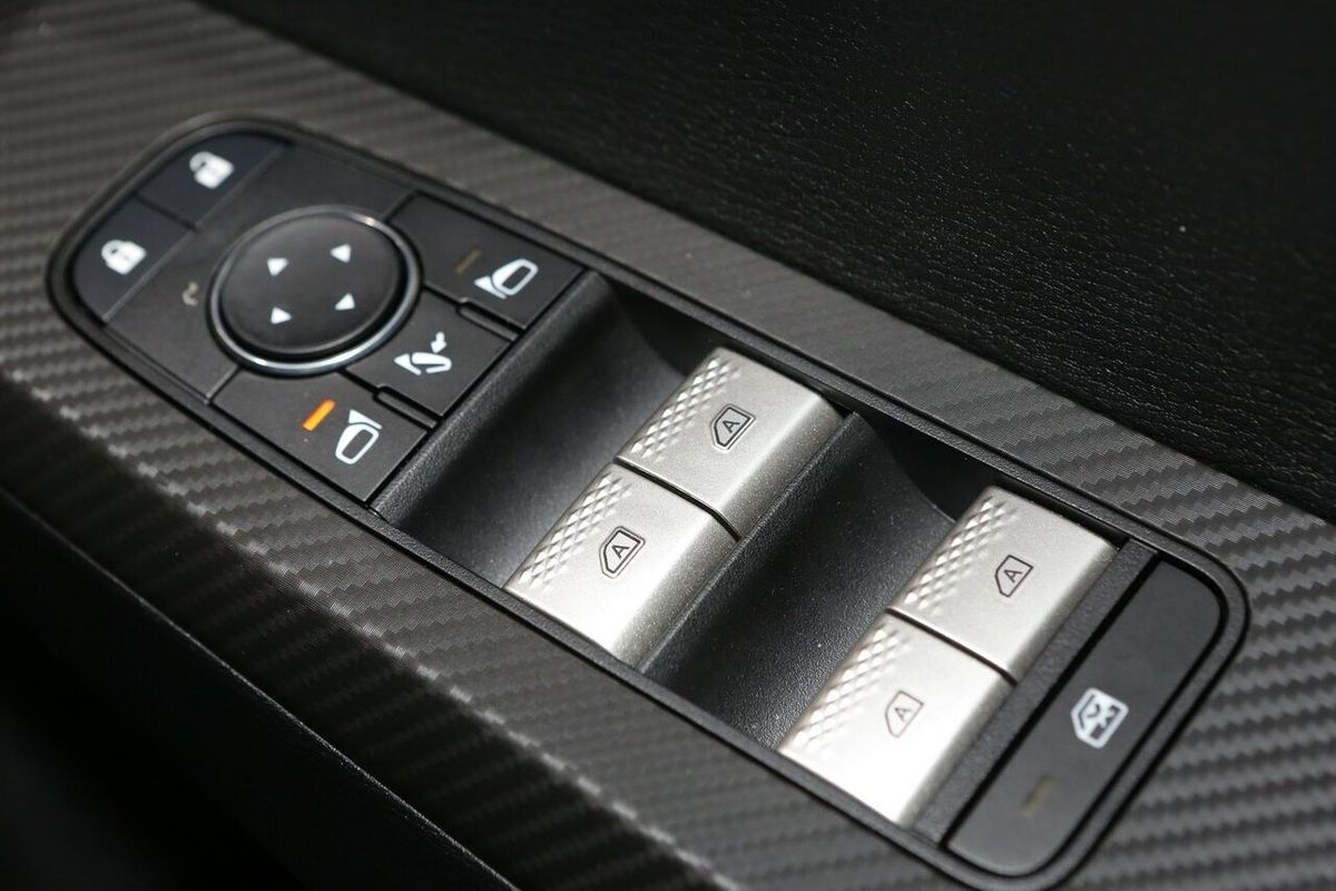 2023 Mitsubishi Outlander Black Edition ZM