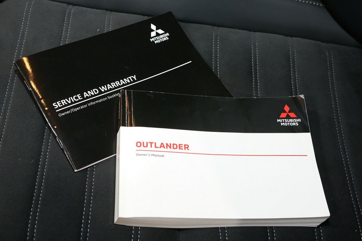 2023 Mitsubishi Outlander Black Edition ZM