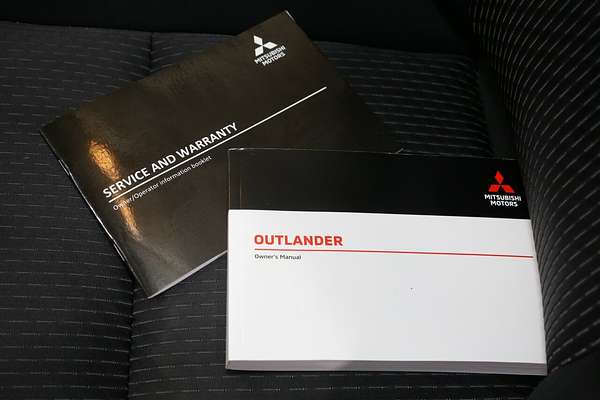 2022 Mitsubishi Outlander LS ZM