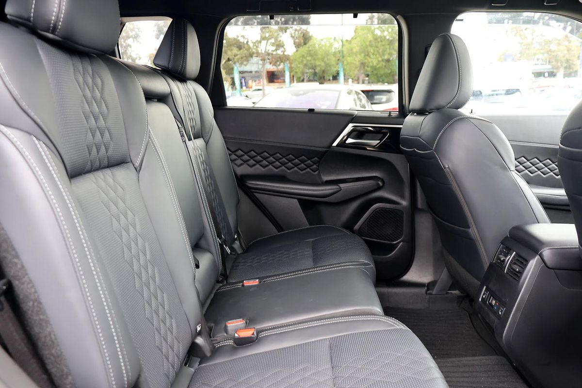 2024 Mitsubishi Outlander PHEV GSR ZM