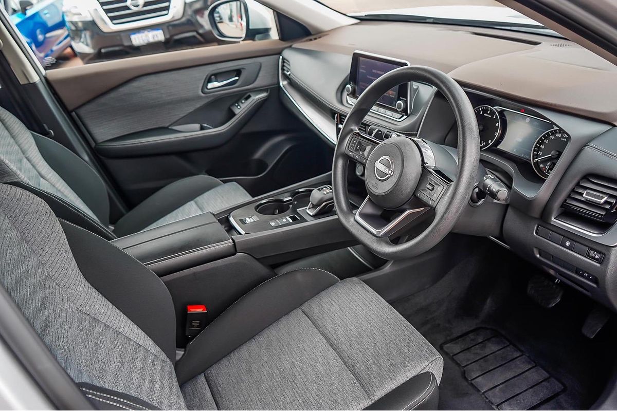 2024 Nissan X-TRAIL ST T33