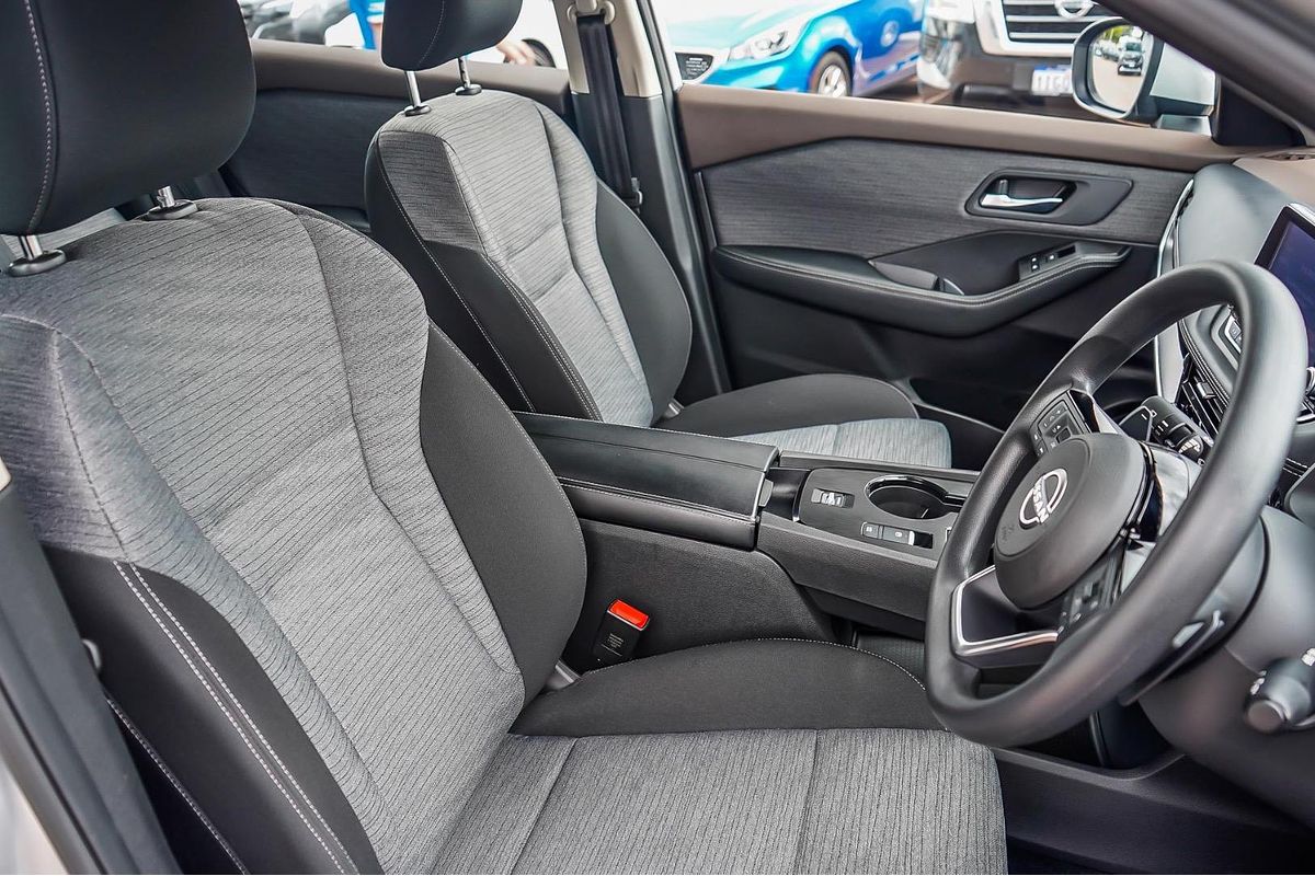 2024 Nissan X-TRAIL ST T33