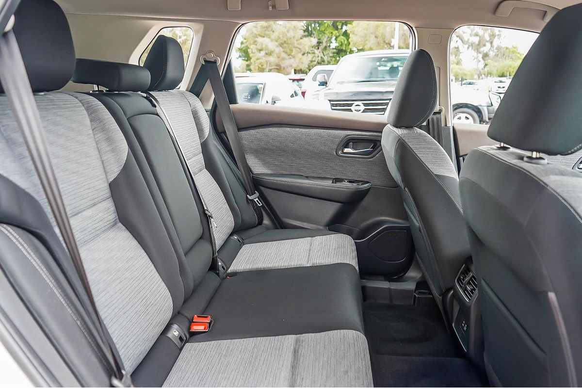 2024 Nissan X-TRAIL ST T33