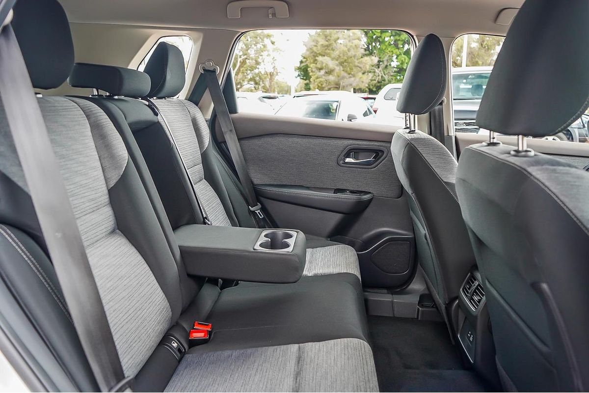 2024 Nissan X-TRAIL ST T33