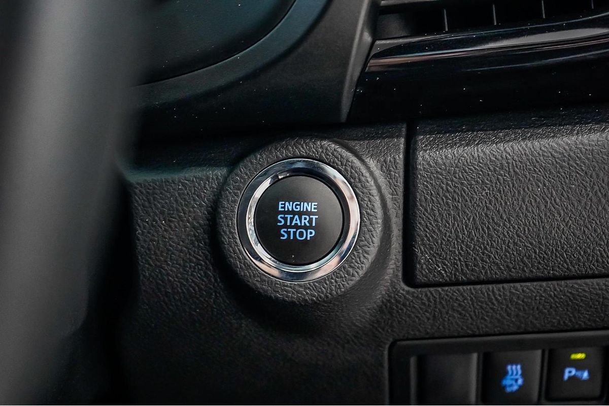 2025 Toyota Hilux Rogue 48V GUN126R 4X4