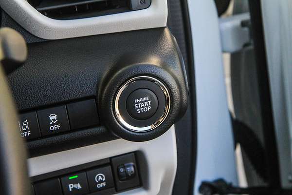 2025 Suzuki Swift Hybrid UZ