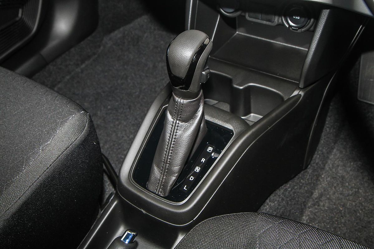 2025 Suzuki Swift Hybrid UZ