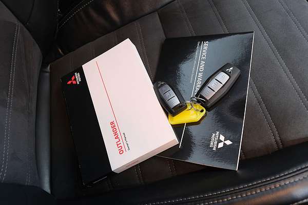 2023 Mitsubishi Outlander LS ZM