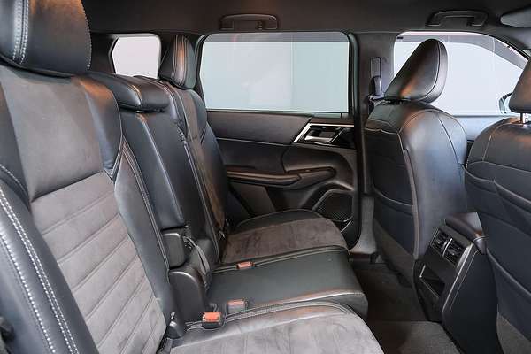 2023 Mitsubishi Outlander LS ZM