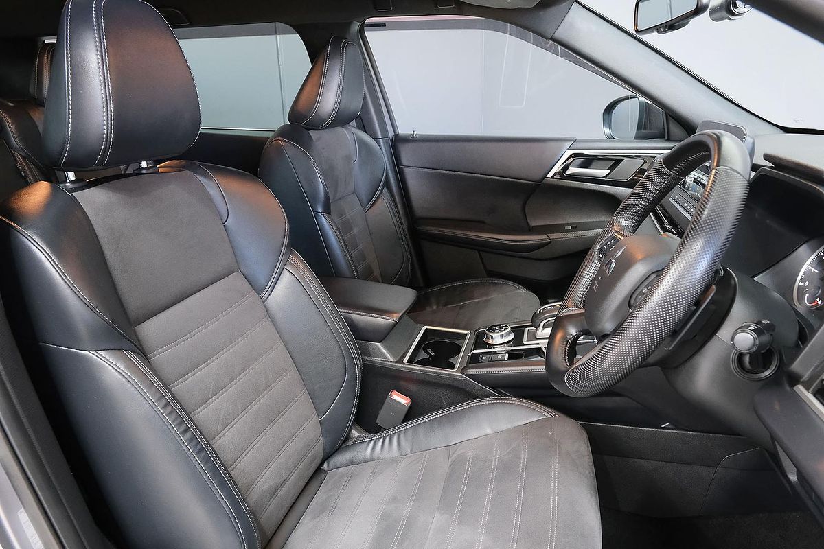 2023 Mitsubishi Outlander LS ZM