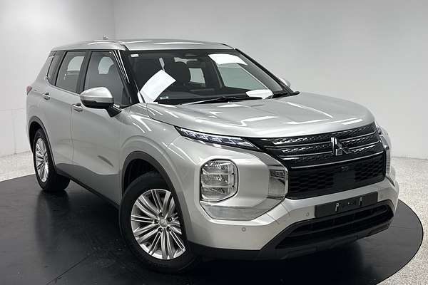 2023 Mitsubishi Outlander ES ZM