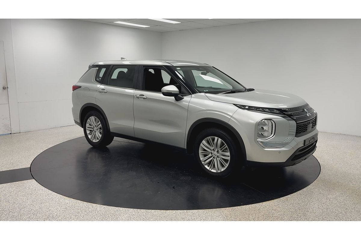 2023 Mitsubishi Outlander ES ZM