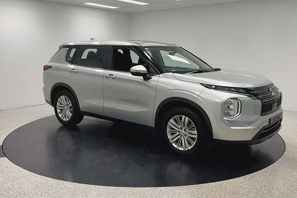 2023 Mitsubishi Outlander ES ZM