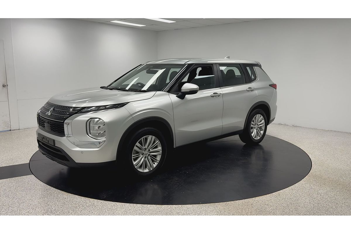 2023 Mitsubishi Outlander ES ZM