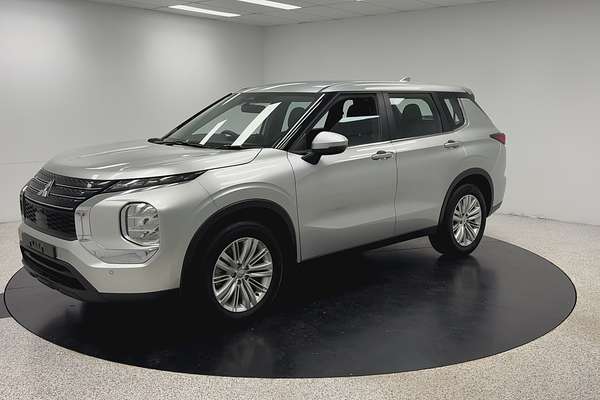 2023 Mitsubishi Outlander ES ZM