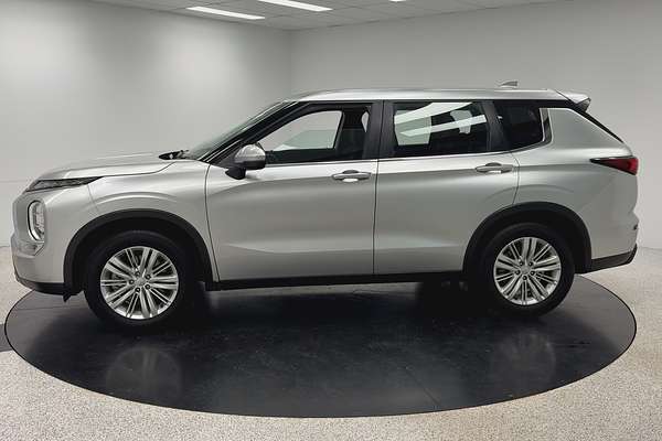 2023 Mitsubishi Outlander ES ZM