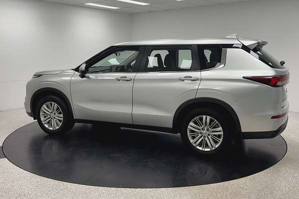 2023 Mitsubishi Outlander ES ZM