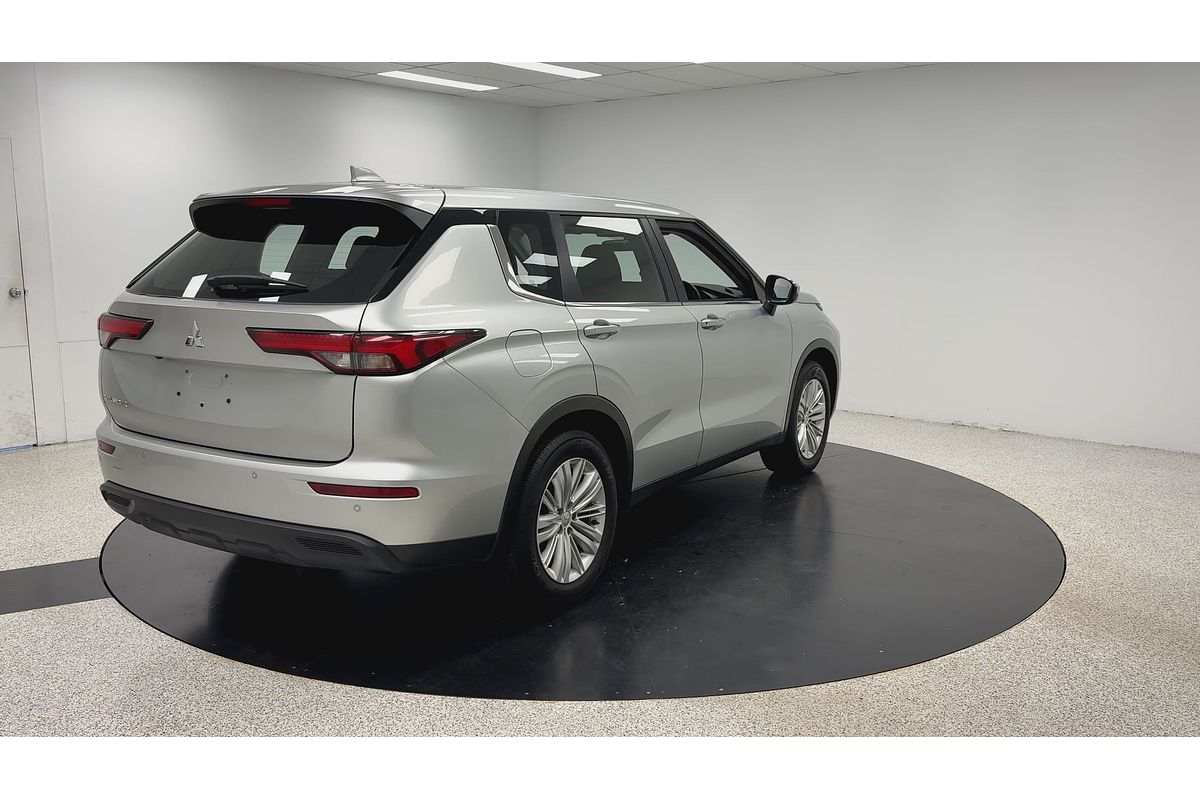2023 Mitsubishi Outlander ES ZM