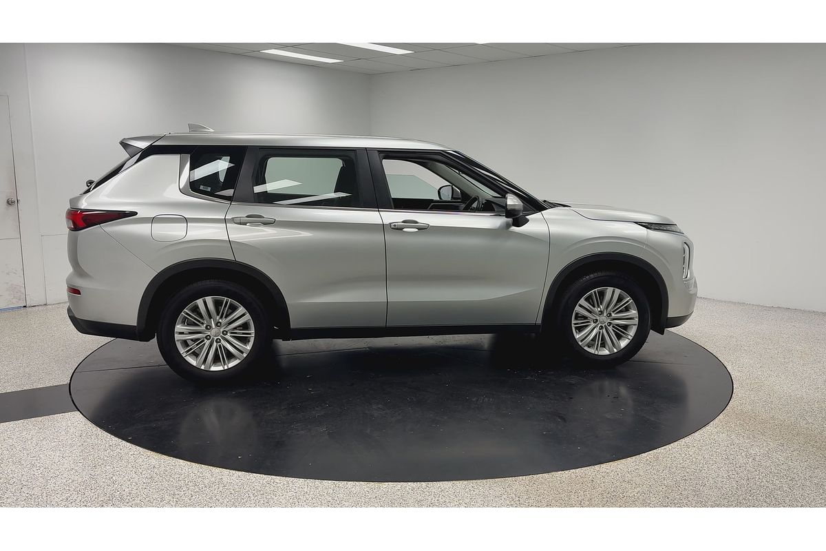 2023 Mitsubishi Outlander ES ZM