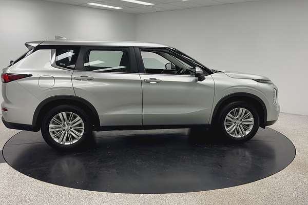 2023 Mitsubishi Outlander ES ZM